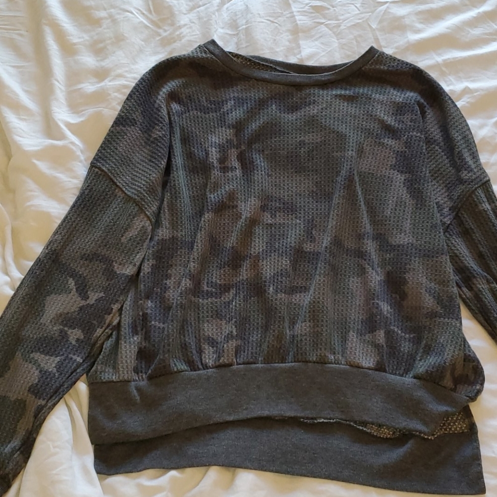 Long sleeve camo top